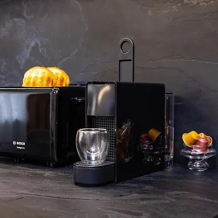 Happy People 2 Bd, By Flat Mаnager Апартамент *