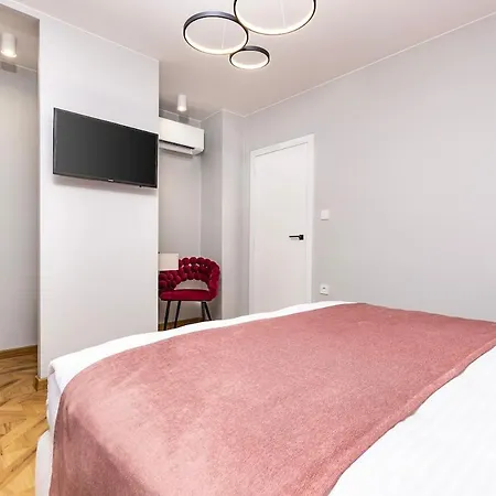 Happy People 2 Bd, By Flat Mаnager