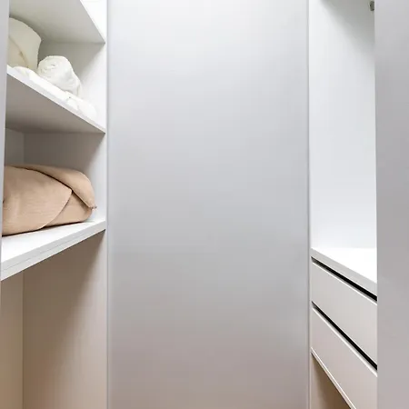 Happy People 2 Bd, By Flat Mаnager Апартамент *