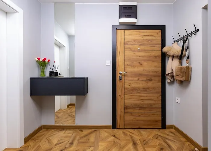 Happy People 2 Bd, By Flat Mаnager *