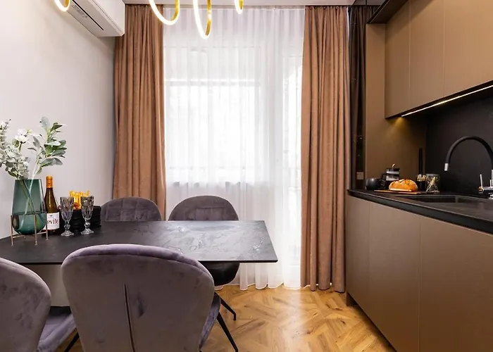 Happy People 2 Bd, By Flat Mаnager *